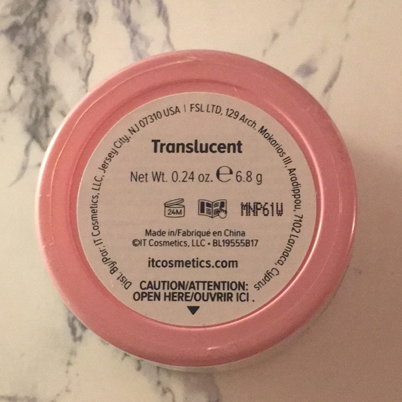 NWT It Cosmetics Bye Bye Breakouts Powder - Picture 3 of 3
